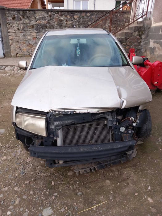Vand Skoda Fabia 1.2 benzina 2006 pt rabla sau piese