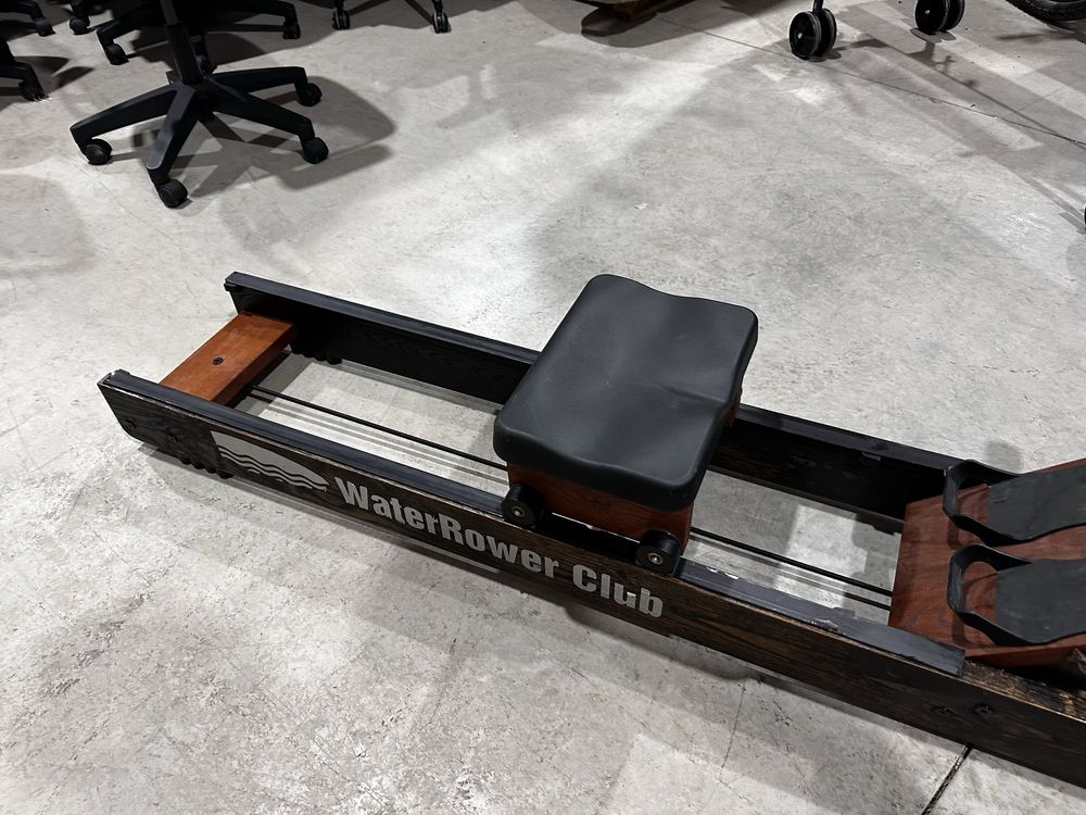 Бутиков гребен тренажор WaterRower – орех, ръчна изработка
