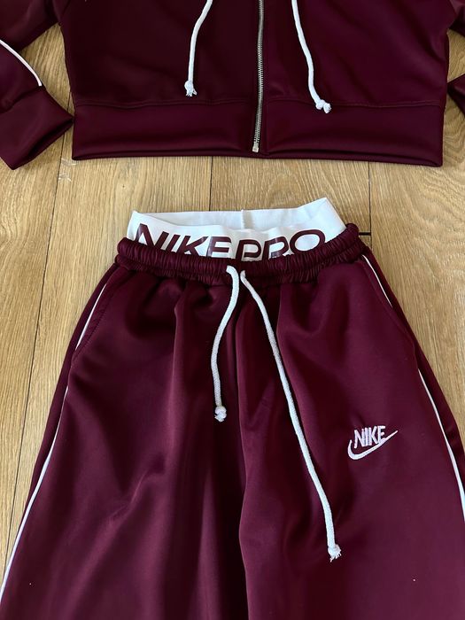 Разкошен спортен сет 3 части Nke