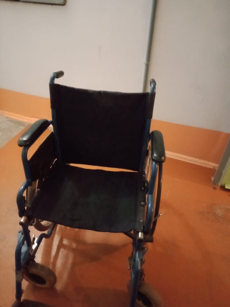 Продам инвалидную коляску!