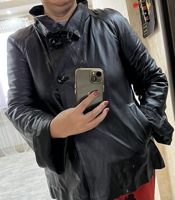 Продаю кожаную  куртку в отличном состоянии