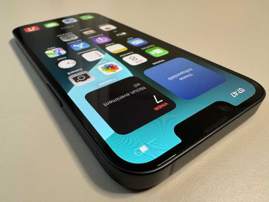  Apple / iPhone 16e 128 Gb / 128 Gb / Black / 1 Incarcare