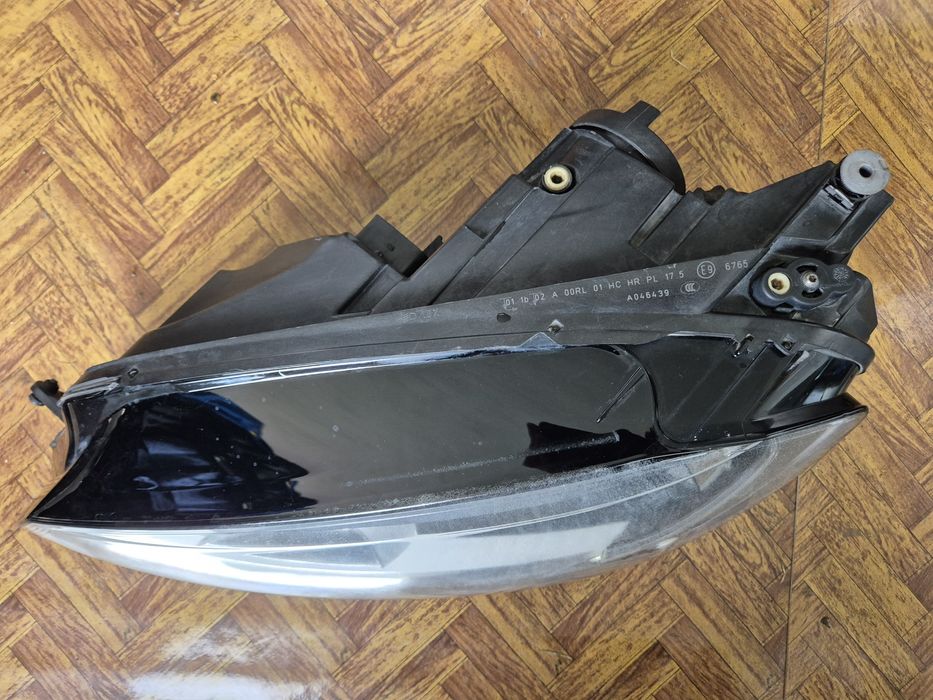 Vând faruri VALEO originale, cu Halogen pentru Golf 7
