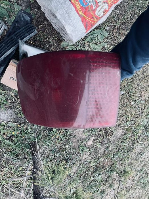Задний правый фонарь на ауди 100 С4 в отличном состоянии
1 штука