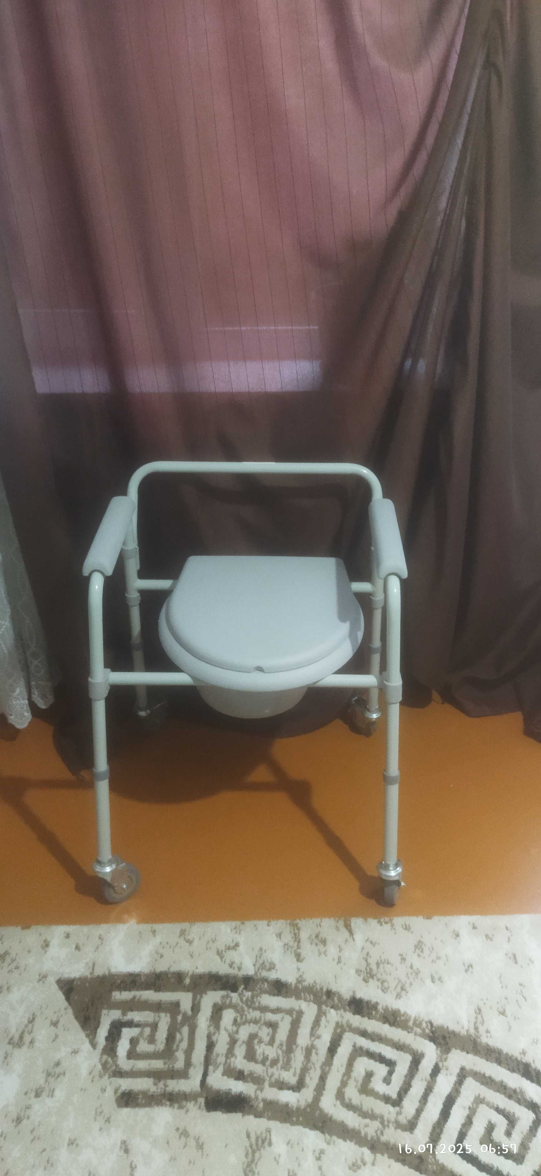 Продам санитарное кресло