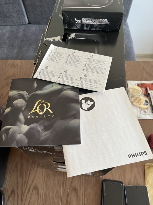 Продавам кафе машина Philips с капсули Nespresso