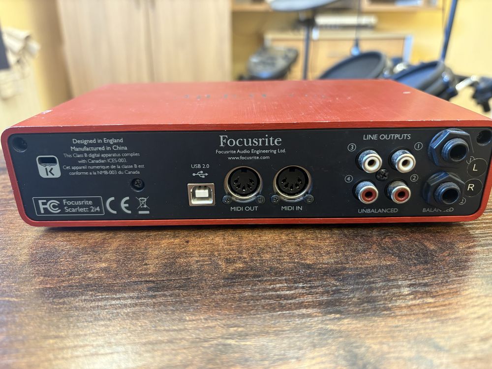 Аудиокарта/Аудиоинтерфейс Focusrite Scarlett 2i4