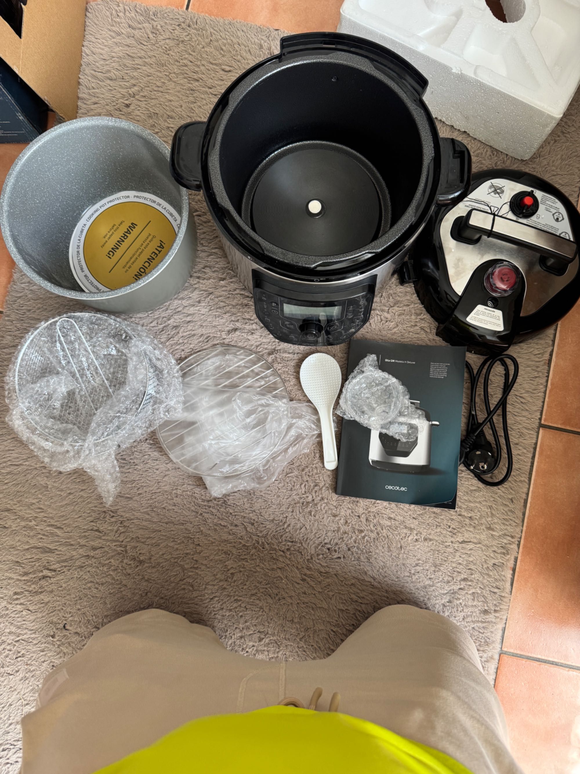Vând oala sub presiune cecotec