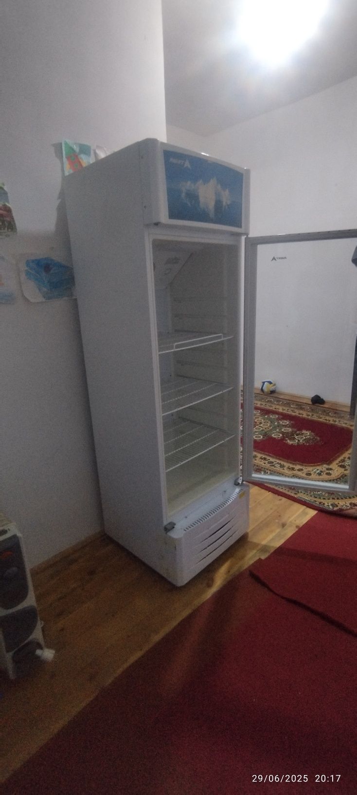 Muzlatgich vitrina sotiladi
