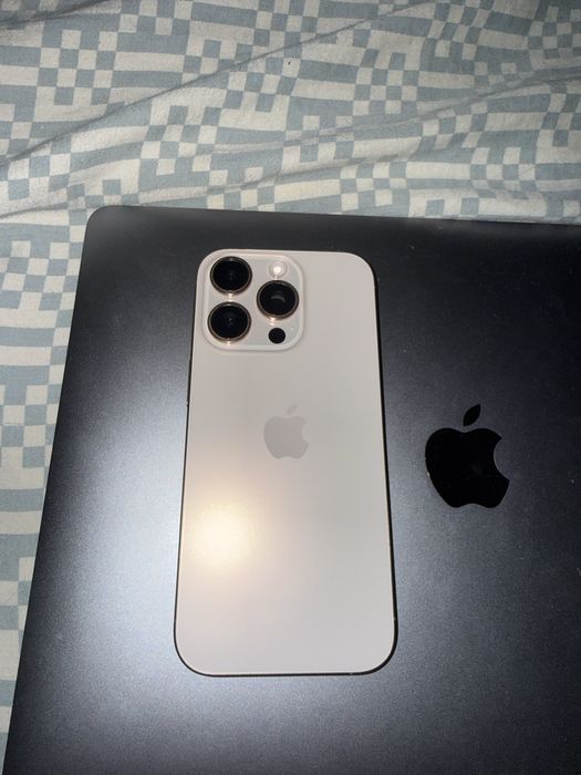 Iphone 16 Pro, 512 gb, usoare urme de zgarieturi fine pe ecran, 92%bat