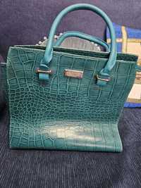 Vând geanta verde-tuequoise din piele naturala