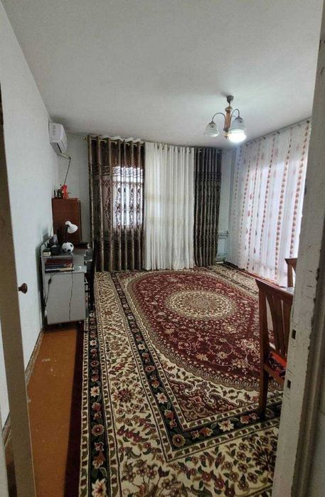 Срочно продаётся 2 комнатная квартира в 6 квартале магазин МАКРО