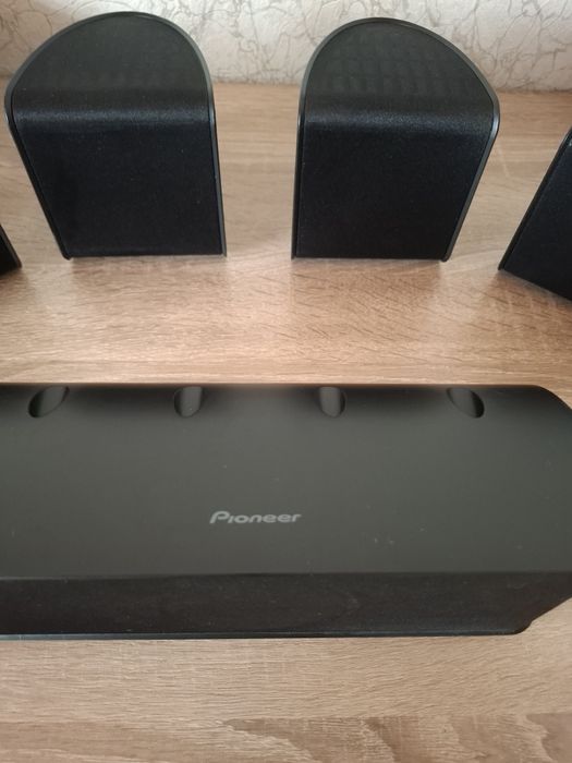 Тонколони-сателити Pioneer.