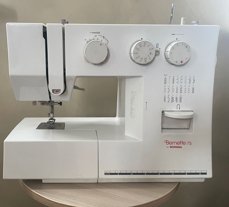 Швейная машинка Bernette 75