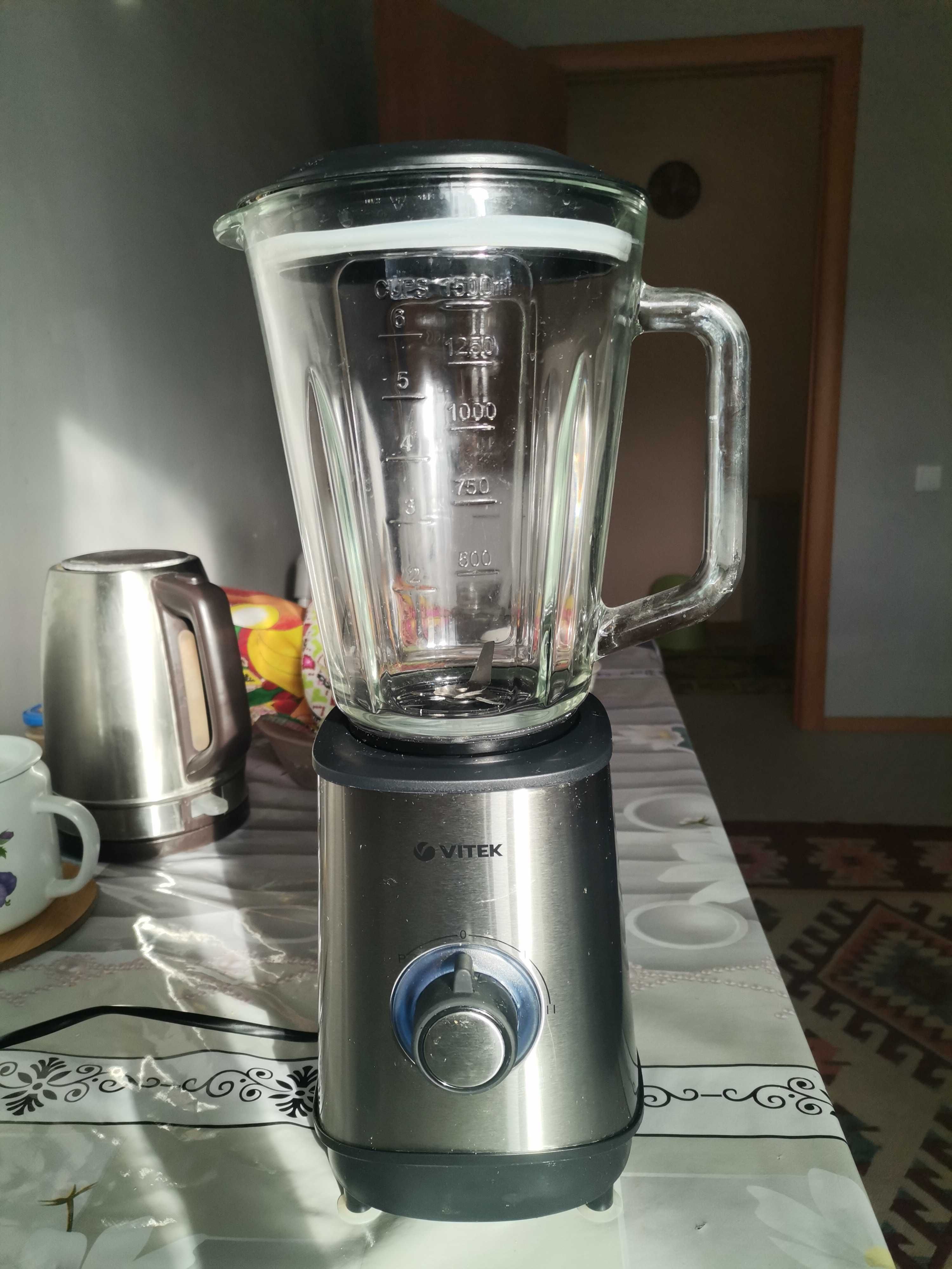 Продам стационарный блендер. Почти новый. Использовался 2 раза.