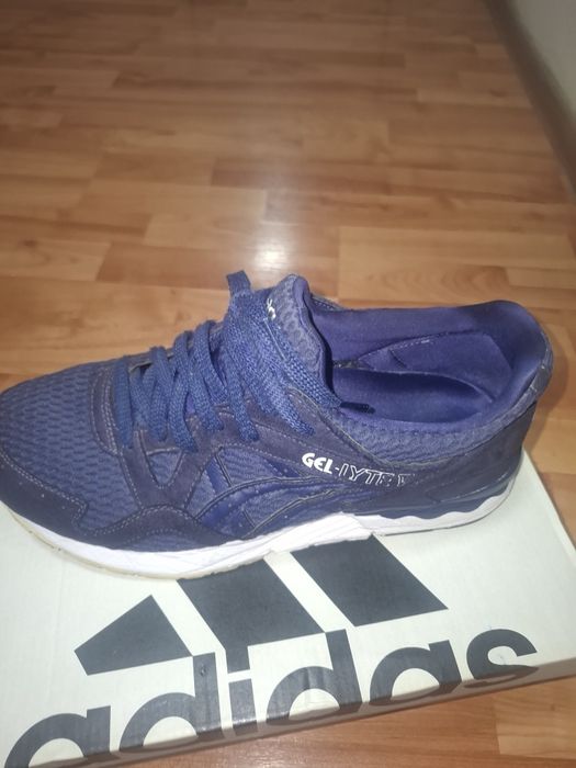 Pantofi sport Asics 42,5