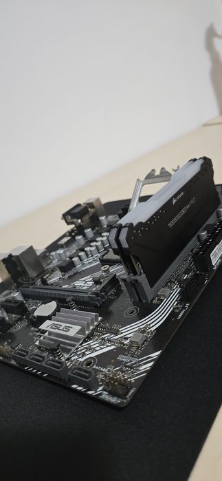Kit Asus Prime H410m a + Corsair RGB 2×8gb DDR4 3200mhz