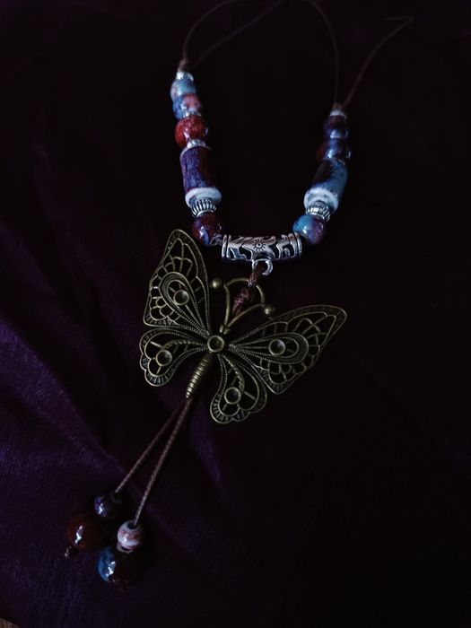 Этно-украшение с подвеской-бабочек