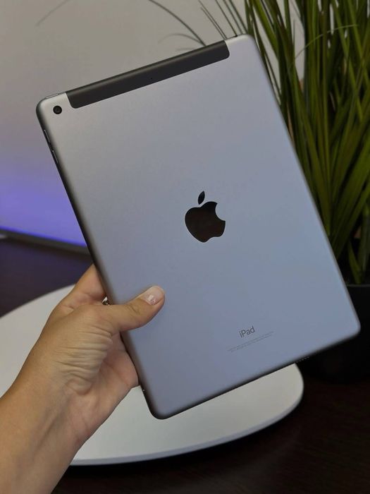 Tableta Apple iPad 6 , Perfect Functionala cu 95% Bateria