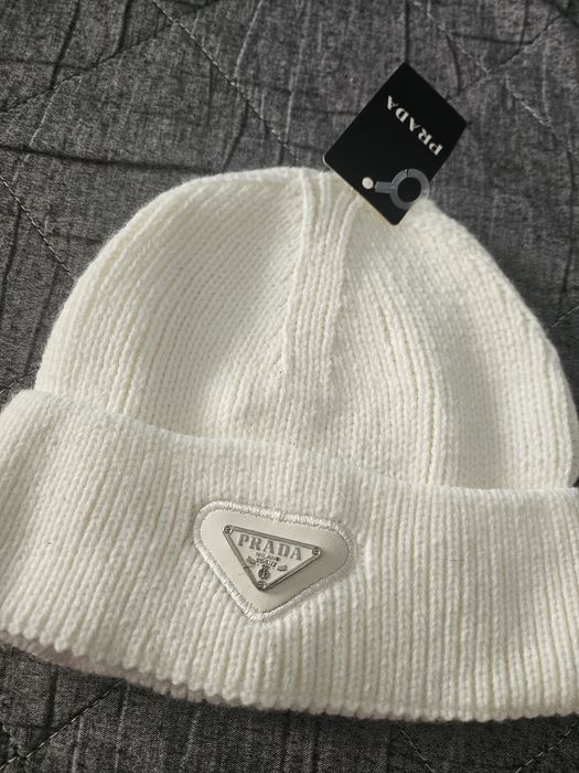 Căciulă Prada alba Premium