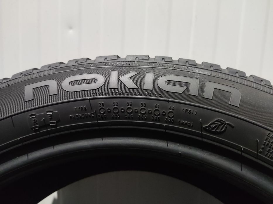 2бр зимни гуми 195/55/16 Nokian WR, Runflat
6.83mm
Добро състояние без