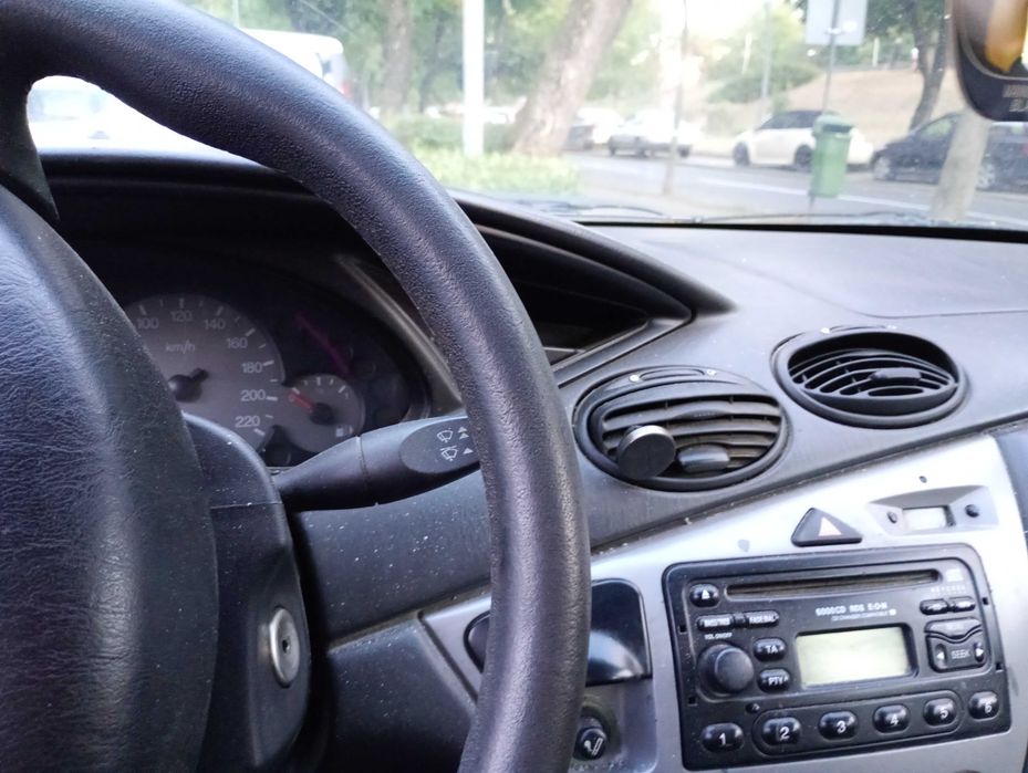 Vând Ford focus benzină
