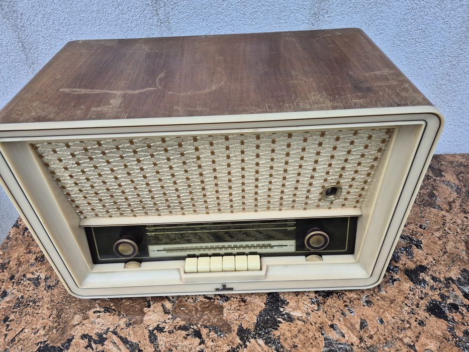 Radio Siemens model C50 fabricat made in Germany in 1955-1957

Siemens