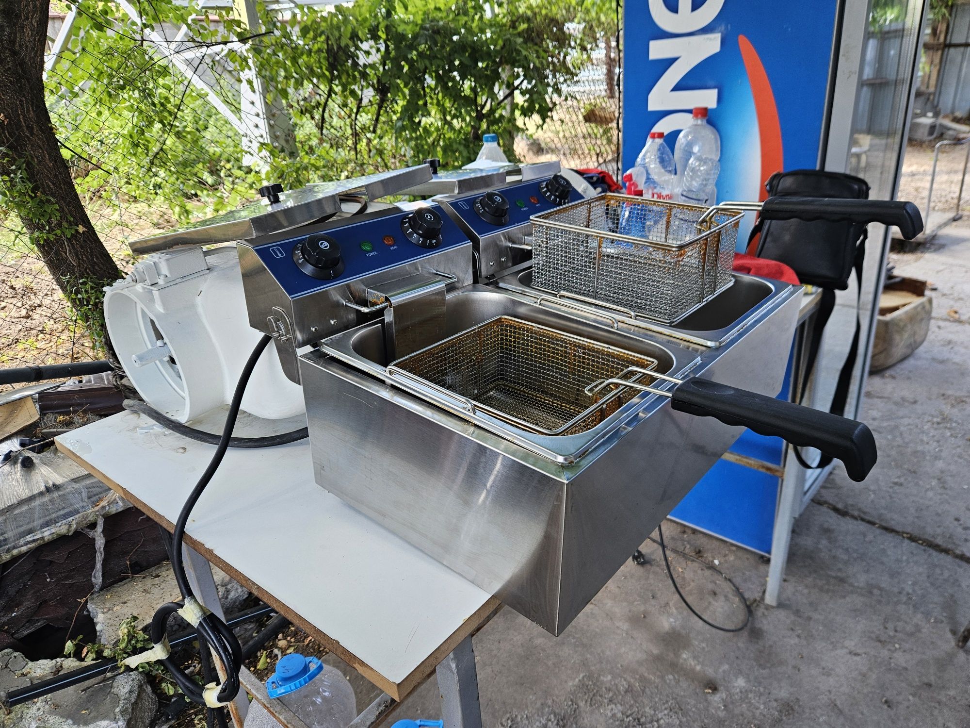 Фритюрник на ток 2х10 литра монофазен 2x3kw. Малко ползван три месеца