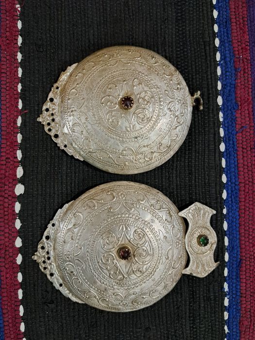 Големи сребърни  пафти