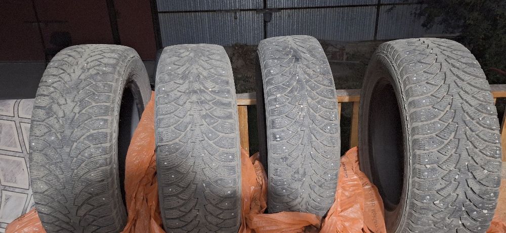 Продам комплект зимних шин.