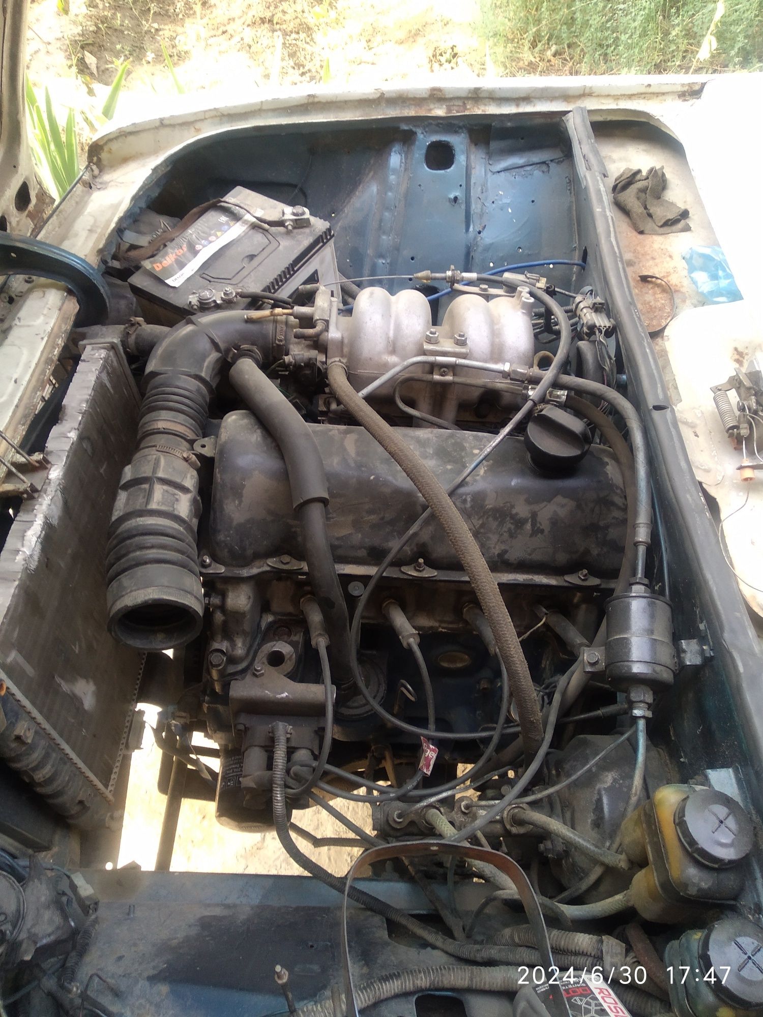 Vaz 2106 sotiladi mator injektor