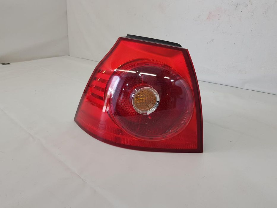 Stop stanga pe aripa VW Golf 5 HB dupa 2004