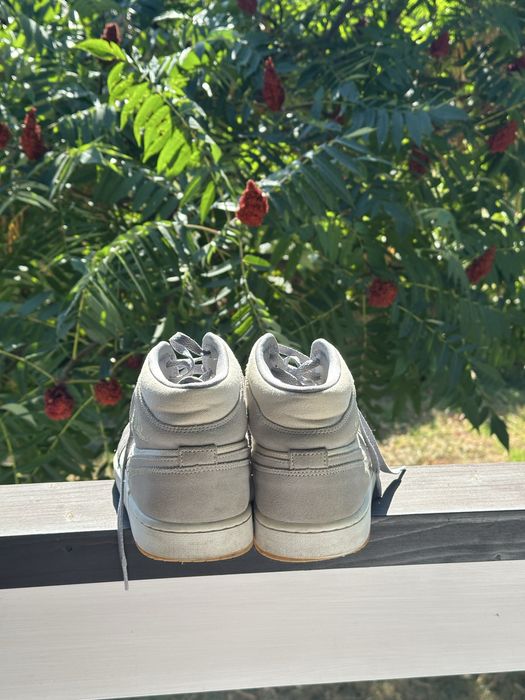 Air Jordan 1 Mid Light Smoke Grey