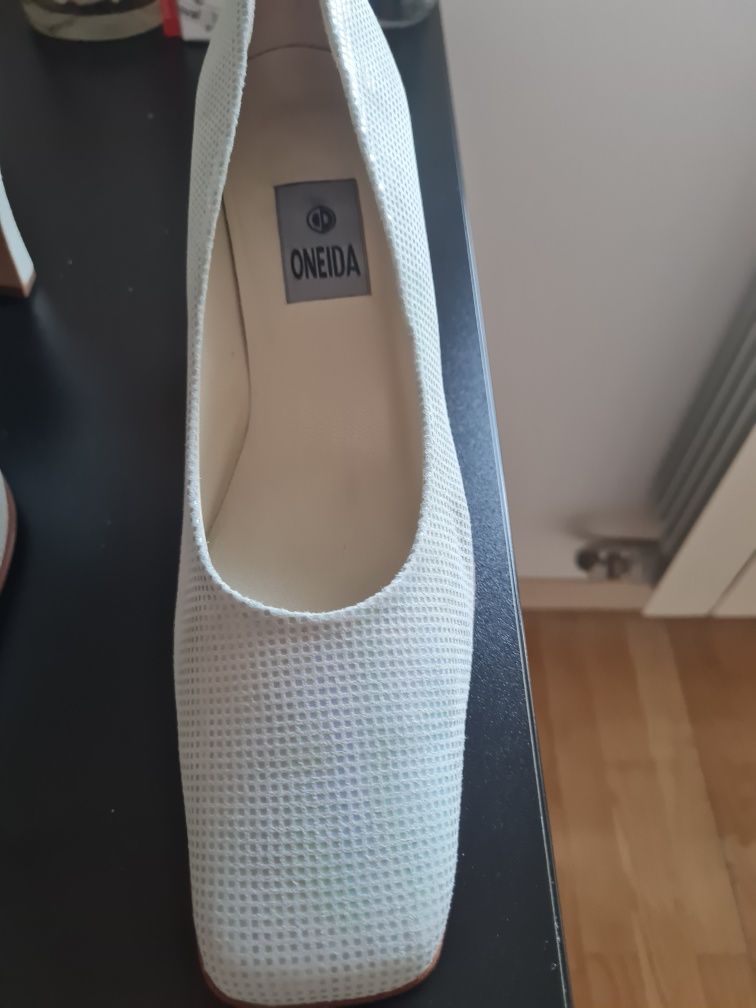Много шикозни испански нови дамски обувки на ф. Omeida. 39/40 Ест.лак