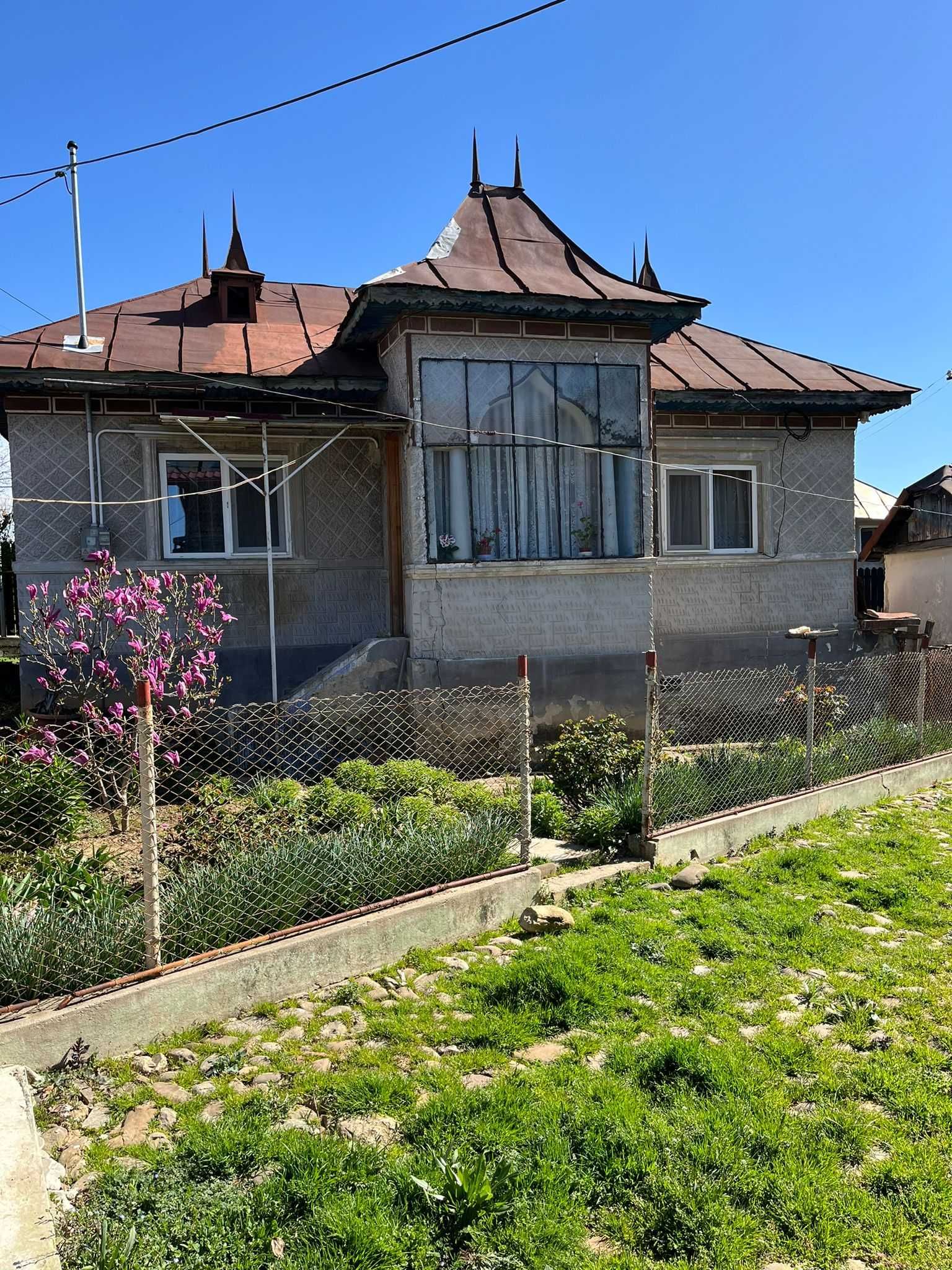 Vând două case într-o curte în Fundeni, judet Prahova.