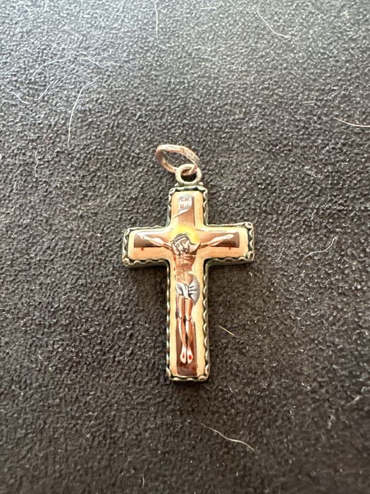 Порцеланово кръстче, закупено от Рилски Манастир преди повече от 5 год