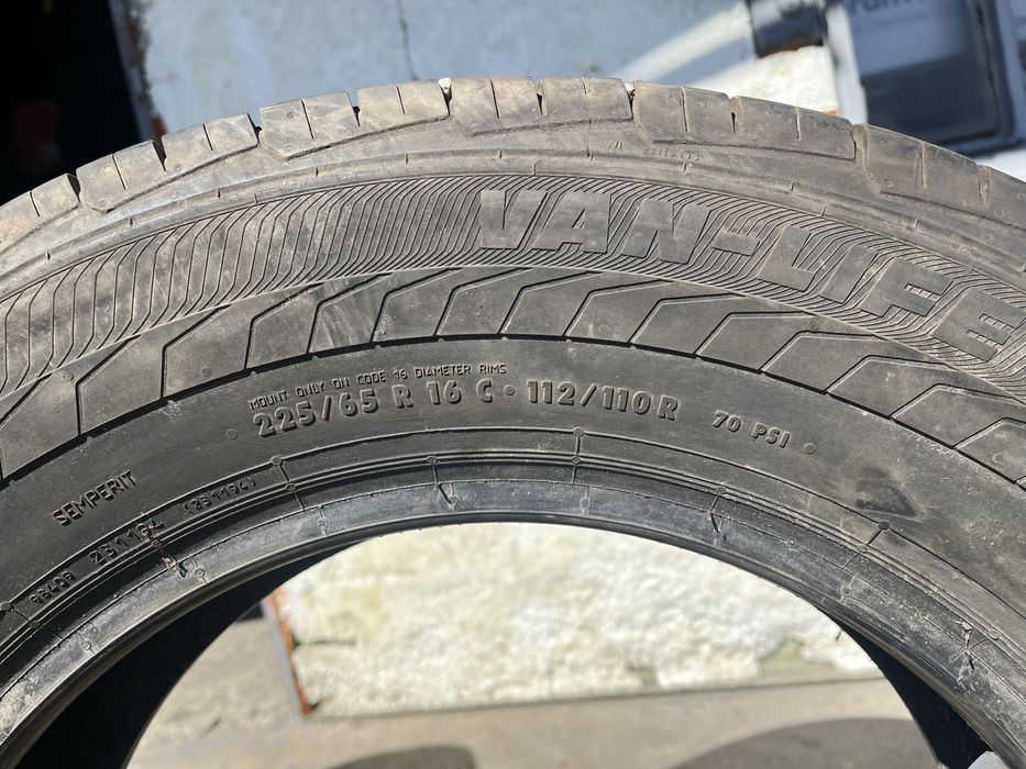 4 бр. гуми за бус 225/65/16C Semperit 3x9 mm 2x7 mm DOT 0218
