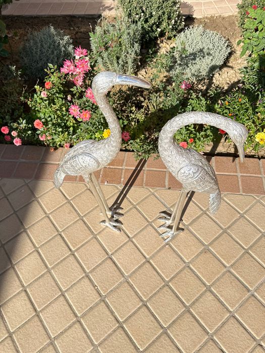 Элегантные декоративные фигуры журавлей
