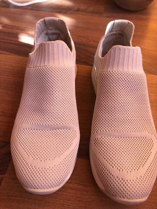 страхотни спортни обувки