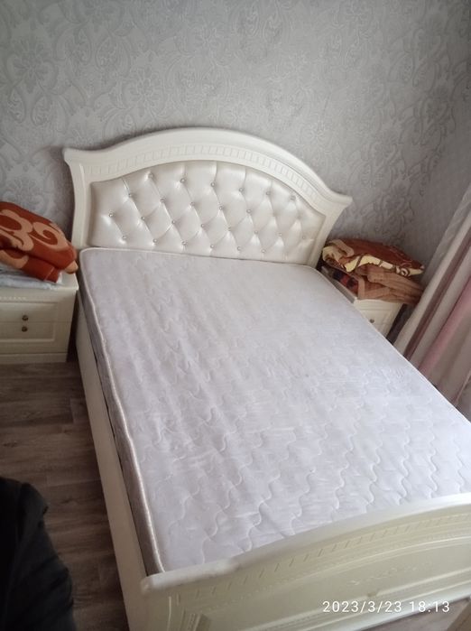 Продаётся спальный гарнитур