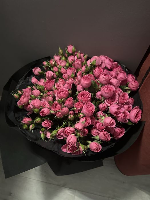 Роскошный букет розовых кустовых роз Алматы
