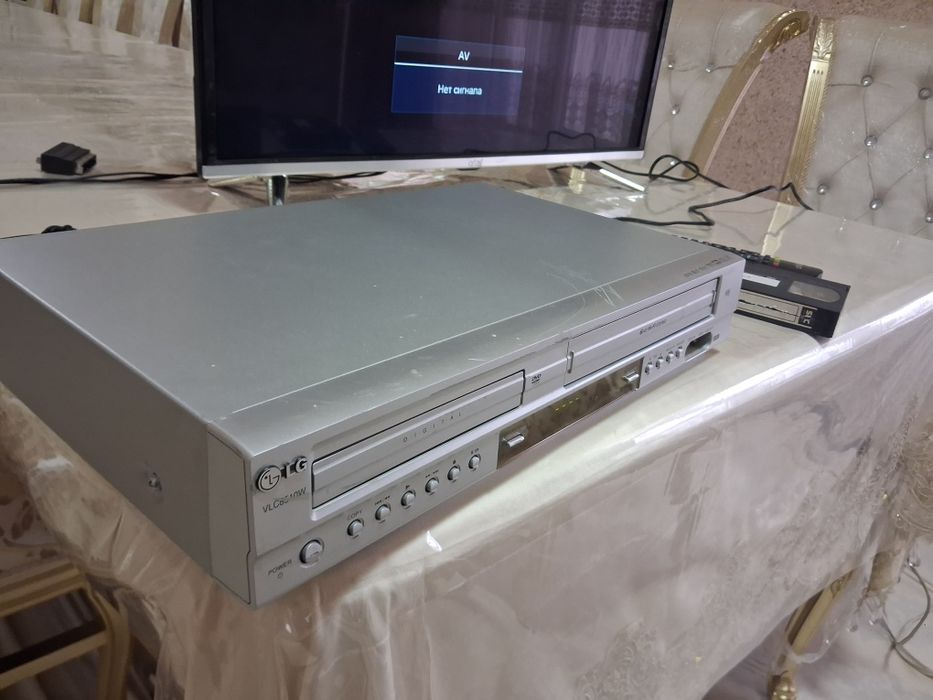 Видеомагнитофон LG