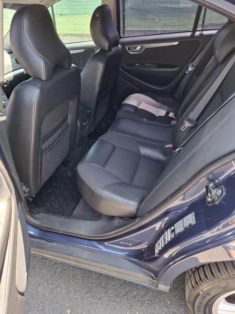 Volvo s 60 2.4 benzi a 200cp awd