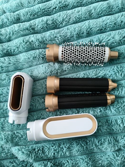 Uscător de păr cu 5 accesorii