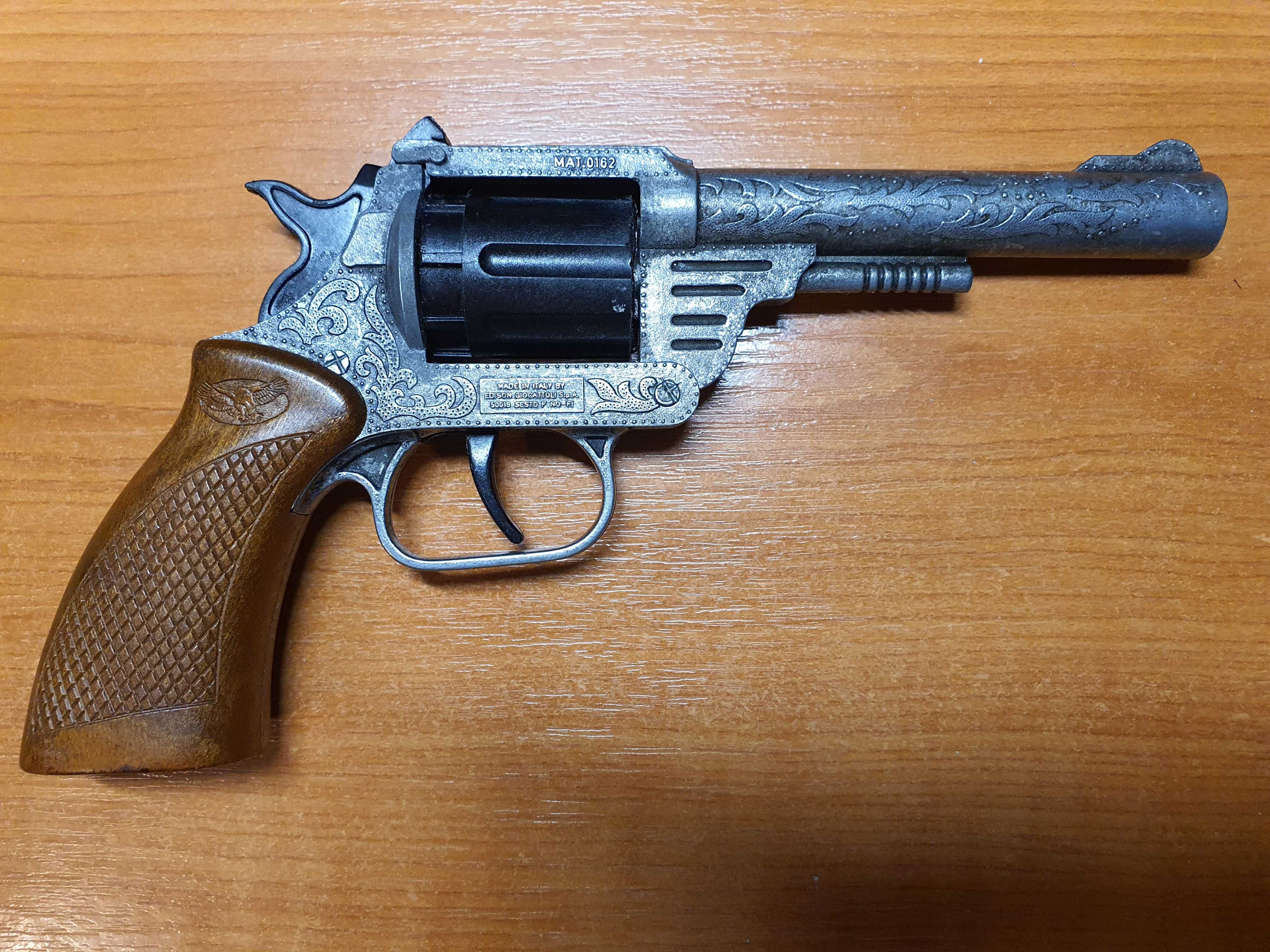 Pistol revolver Italian, jucarie cu 8 capse Edison Giocattoli Mat 0162