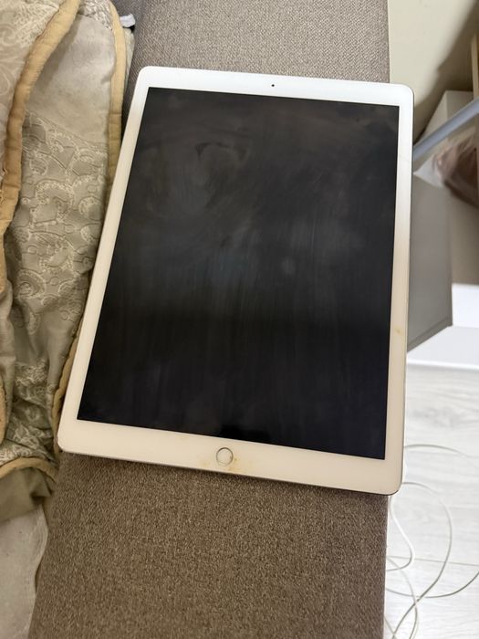 iPad Pro (12.9-inch) заключен