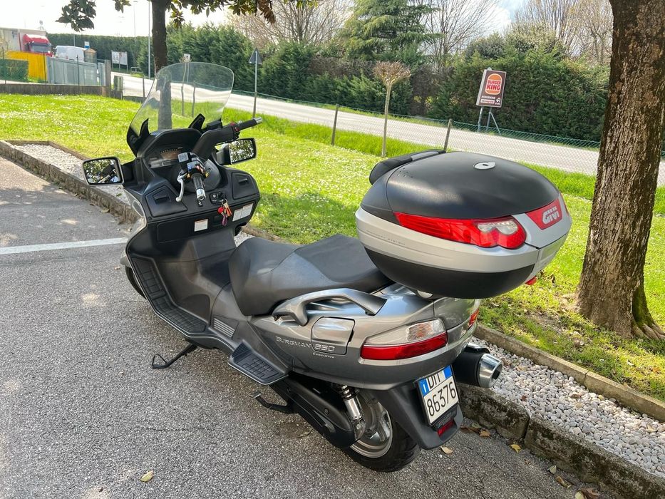 Suzuky Burgman 650 Exclusive
• an 2010
• ⁠motor 650
• ⁠km 36500