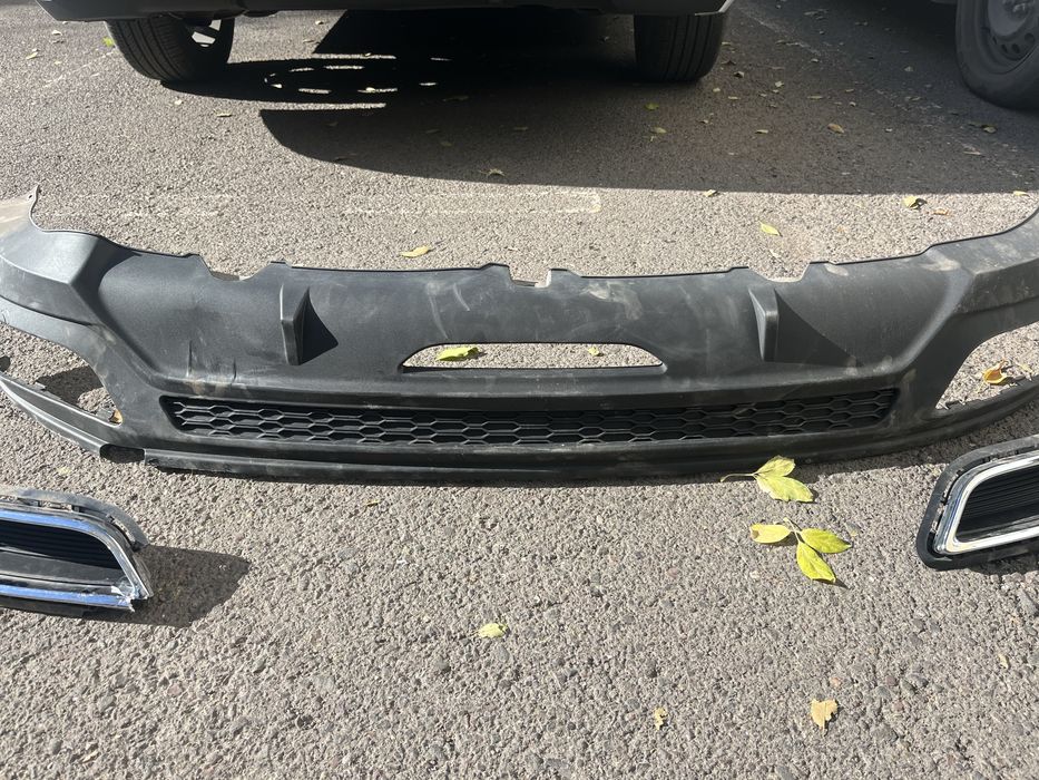 Продам бампер нижняя часть