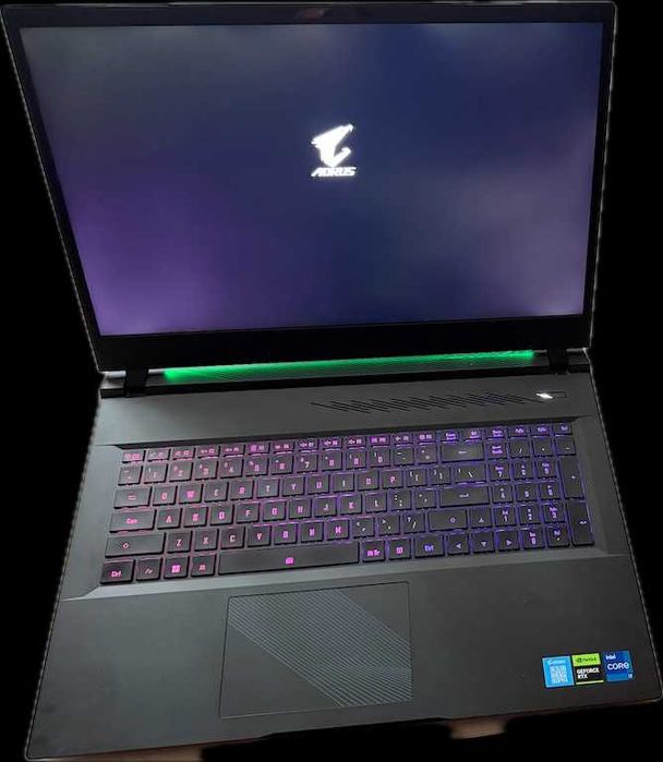 Продавам лаптоп GIGABYTE AORUS 17"