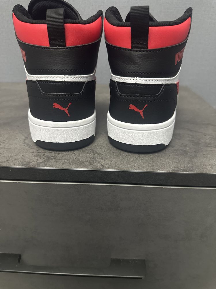 Продам оригинал кроссовки PUMA США 42 размер